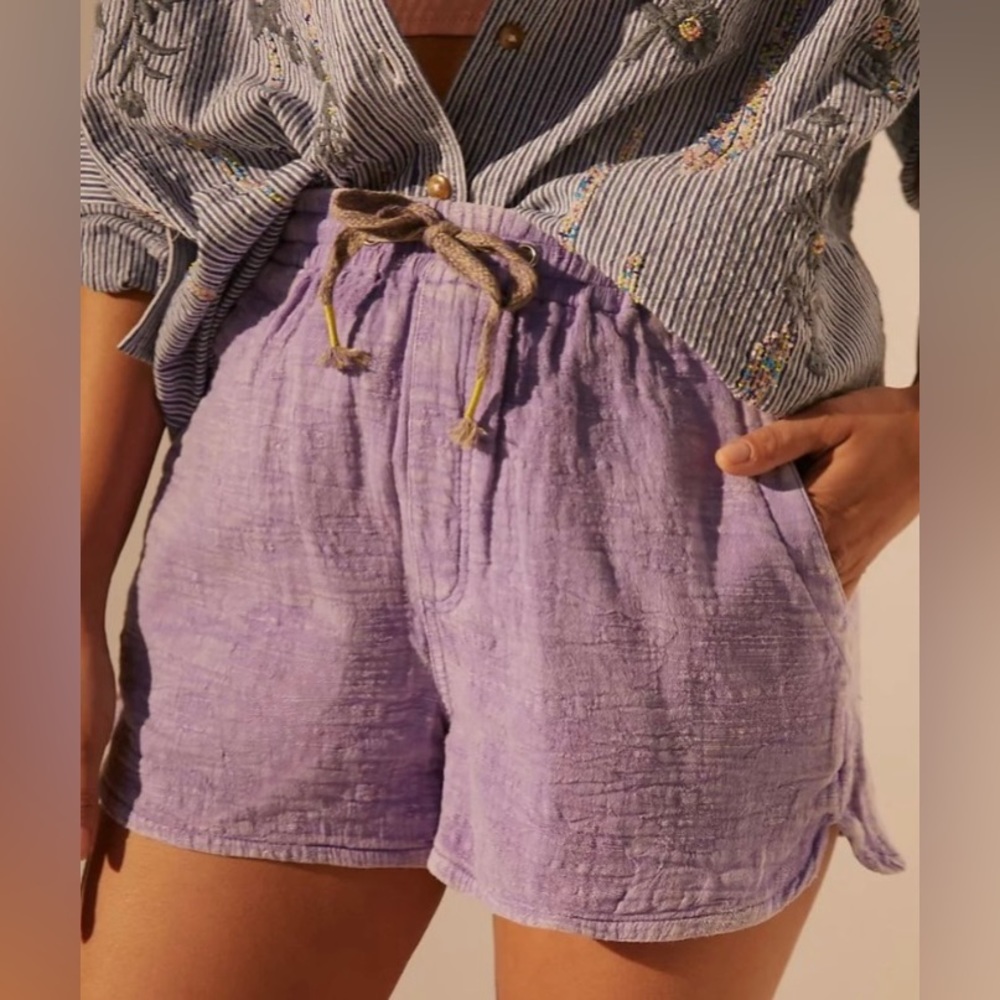 Anthropologie Pilcro distressed pull on shorts sz medium